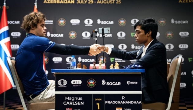 Кубок світу з шахів: Карлсен та Прагнанандху зіграли внічию у другому фінальному матчі