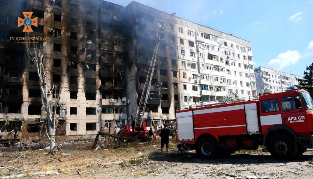Обстріл Оріхова: пожежу у багатоповерхівці гасили понад 16 годин