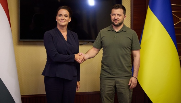 Zelensky aborda iniciativas conjuntas en Zakarpatia con la presidenta de Hungría