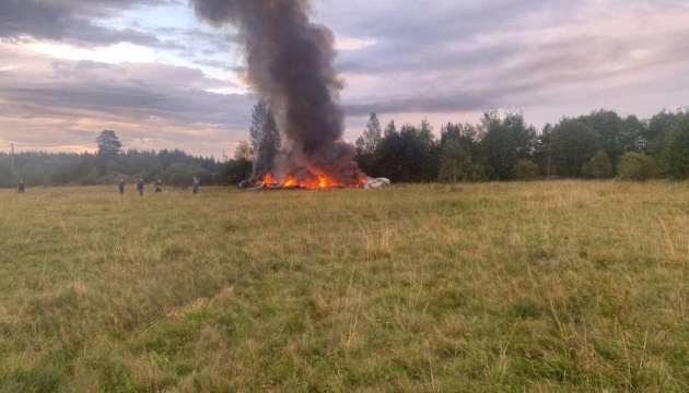 На місці катастрофи літака у Тверській області витягли з-під уламків сім тіл
