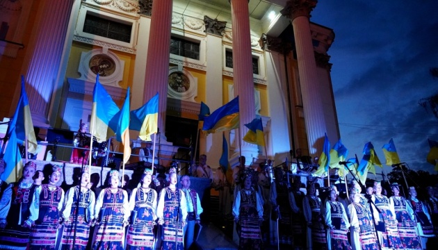 В Ужгороді на світанку «Молитва за Україну» лунала 50 мовами