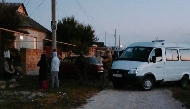 Російські силовики після обшуків затримали п'ятьох кримських татар
