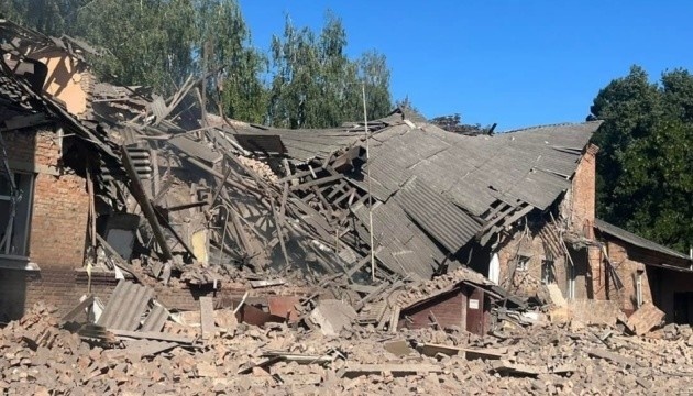 Guerre en Ukraine : Quatre morts lors d’une frappe russe contre une école