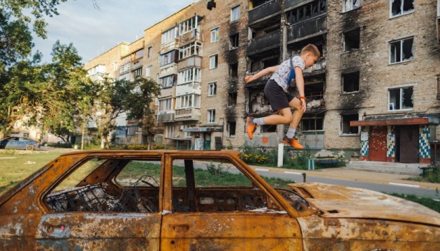 Фотовиставку «Деокупація й відновлення» відкрили у Києві