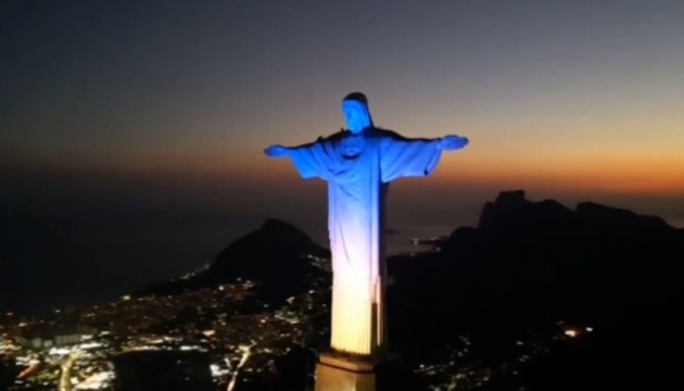 У Бразилії в кольори українського прапора підсвітили  монумент Христа-Спасителя