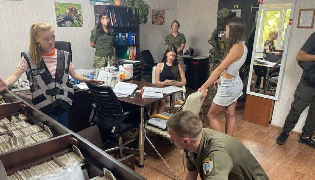 В Одесі співробітник ВЛК та адвокат незаконно переправляли ухилянтів за кордон