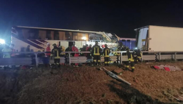 Italien: 15 Menschen aus Ukraine bei Unfall mit Reisebus verletzt
