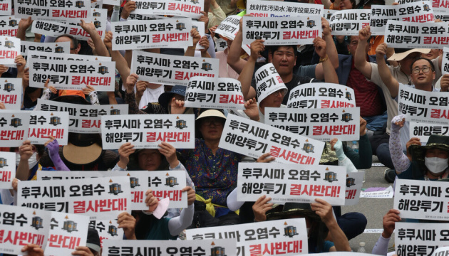 У Південній Кореї активісти виступили проти скидання води зі станції «Фукусіма»