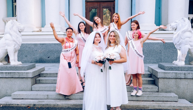 У Харкові відбулося весілля двох жінок: військової та активістки