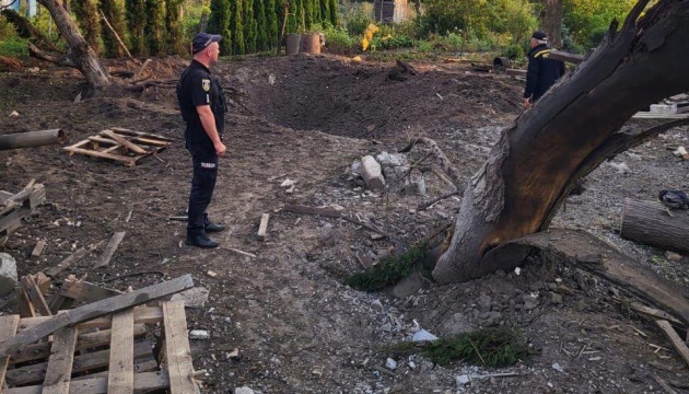 Fragmentos de misiles dañan 10 casas privadas e hieren a dos personas en la región de Kyiv