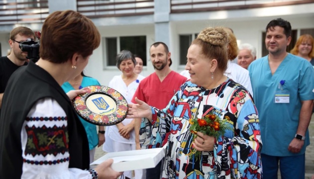 Реабілітаційний центр МВС відвідала грузинська співачка Ніно Катамадзе