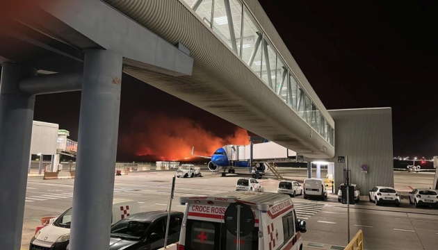 На Сицилії закрили аеропорт через лісову пожежу