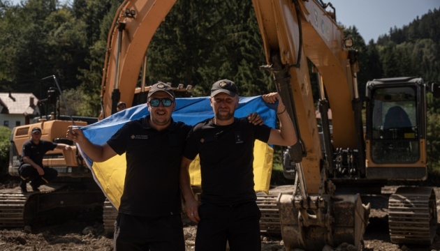 Українські рятувальники повертаються зі Словенії