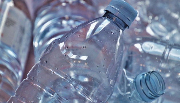 У Японії розробляють перші у світі пластикові пляшки з біологічної сировини