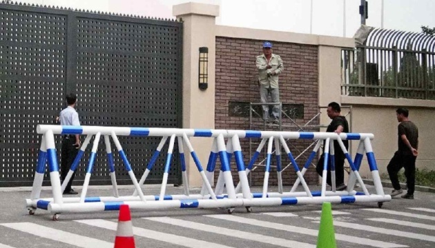 Японія викликала посла Китаю після нападів на її посольство та школи