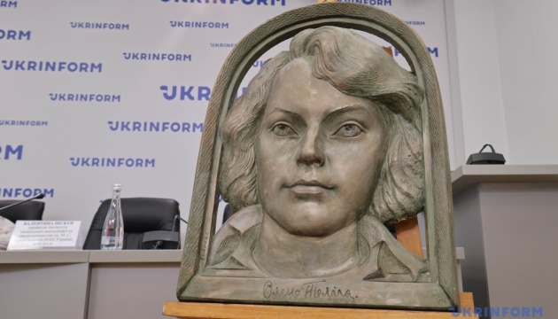 У Києві презентували барельєф Олени Теліги