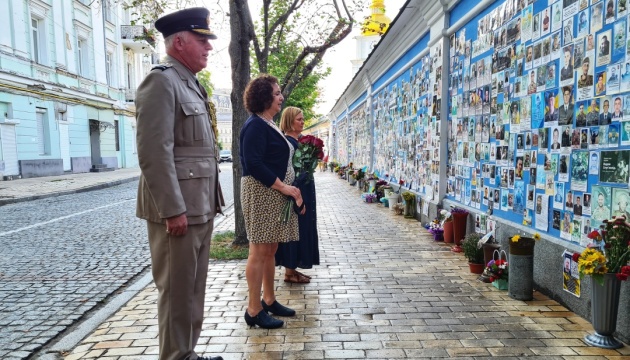 Британські дипломати вшанували пам’ять захисників України