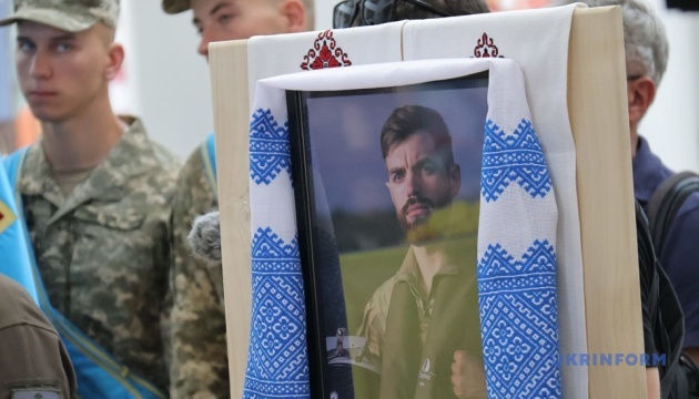 キーウで事故死のウクライナ軍航空機操縦士の告別式開催