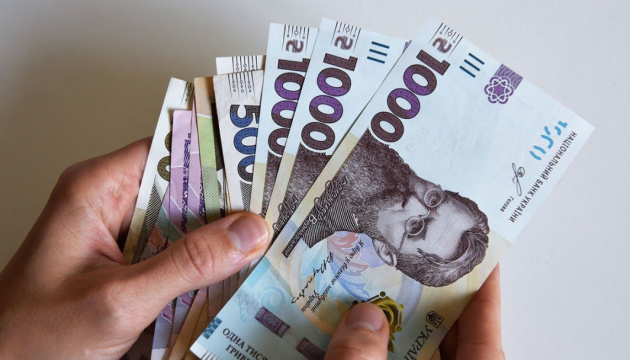 Як змінилася середня зарплата в Україні за рік війни