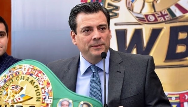 Президент WBC: Дюбуа влучив чітко в пояс боксерських шортів Усика, що є очевидним ударом нижче пояса