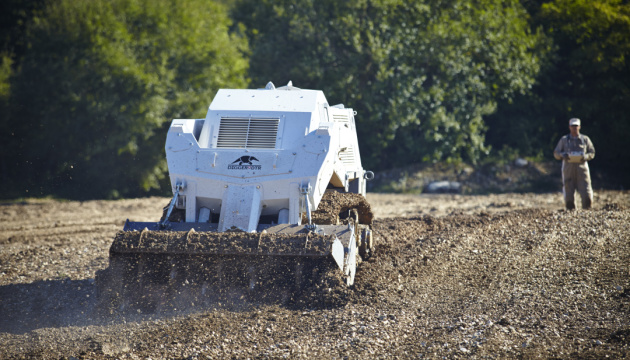 Switzerland to send Ukraine demining machine 