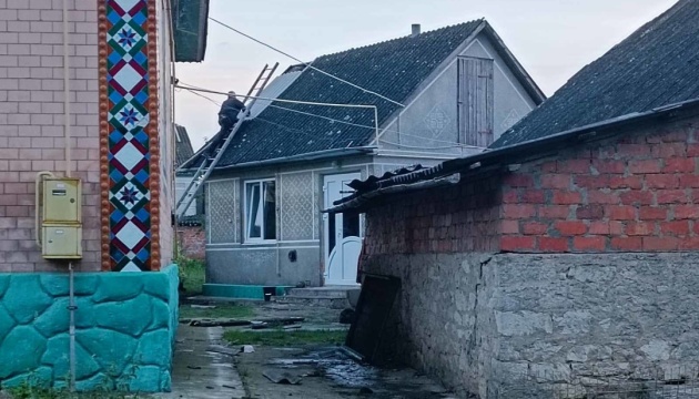 На Хмельниччині негода пошкодила дахи будинків та лінії електропередач