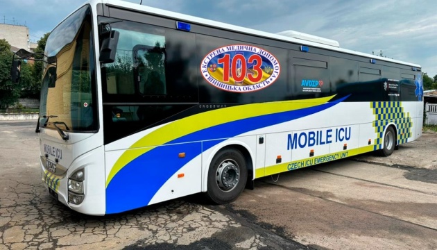 Чехія передала Україні сучасний медичний автобус