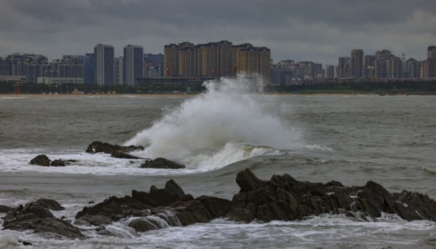У Китаї оголосили червоний рівень небезпеки через тайфун «Саола»