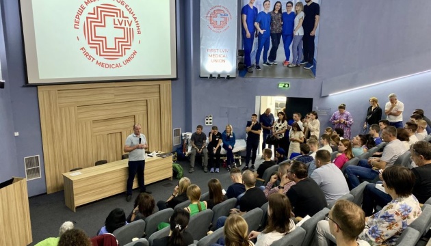 U.S. doctors conduct training in Lviv on emergency care for war victims