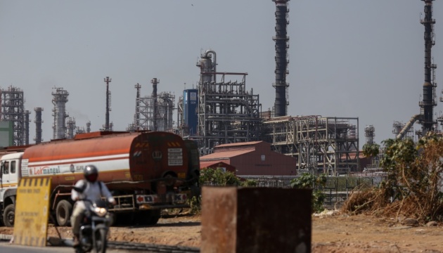 Індія третій місяць поспіль зменшує імпорт російської нафти – Bloomberg