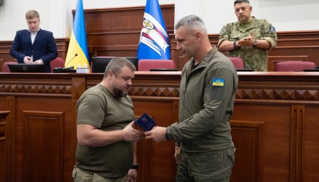 У Київраді нагородили 30 захисників України