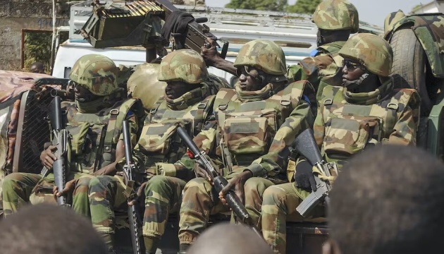 Військові керівники Габону вирішили знову відкрити кордони країни