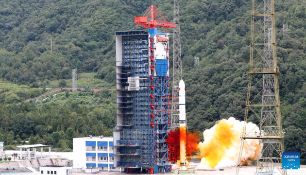 Китай запустив ще три супутники дистанційного зондування