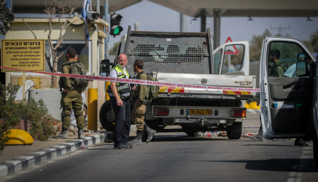 Палестинець на вантажівці протаранив ізраїльський блокпост, є загиблий та поранені