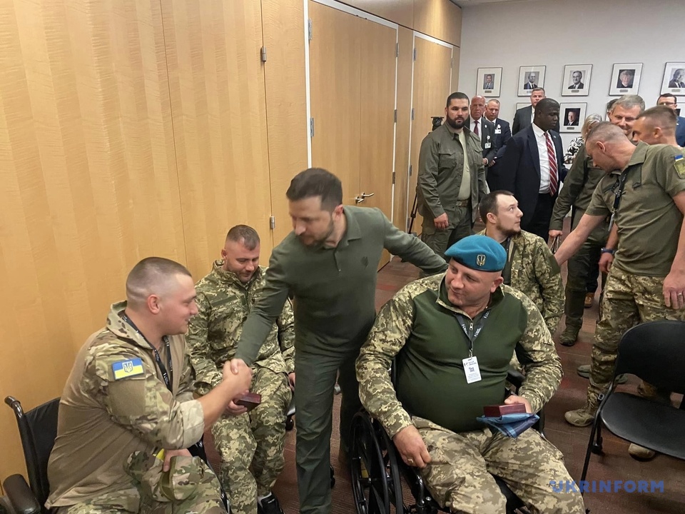 Зеленський відвідав поранених українських бійців у лікарні Нью-Йорка