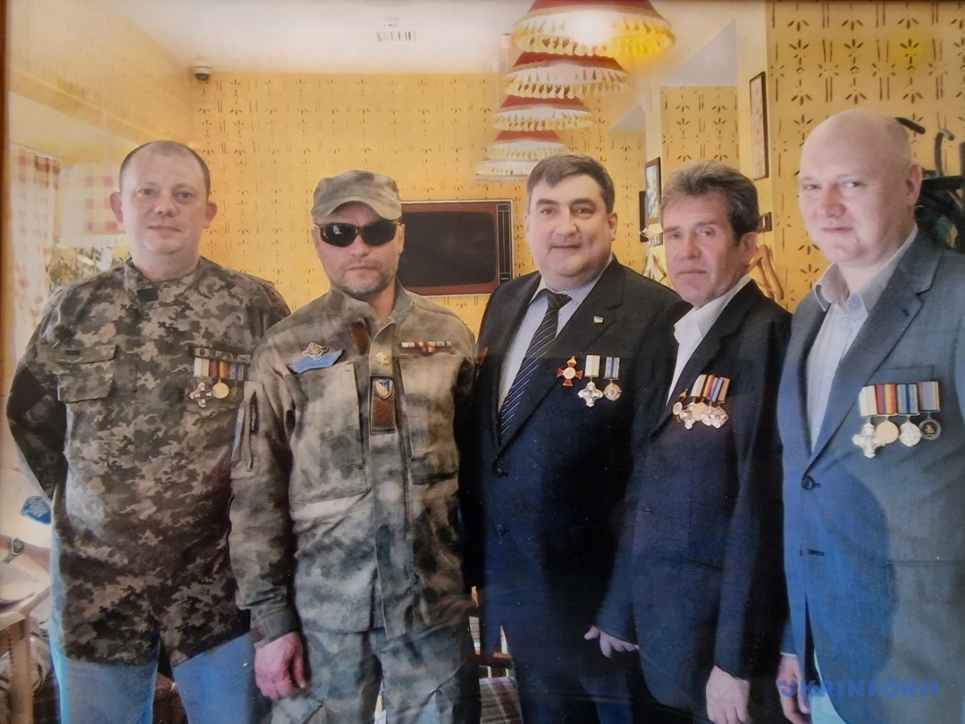 Луганські підпільники. Другий зліва - Олександр Пантелєєв
