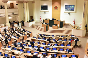 Розгляд закону про «іноагентів»: у парламенті Грузії знову сталася бійка