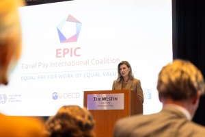 Україна попри війну працює над подоланням гендерного розриву в оплаті праці - Зеленська