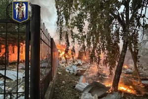 У Києві загасили пожежу, яка виникла через ракетну атаку