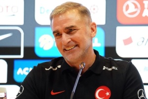 Збірна Туреччини з футболу залишилася без головного тренера 
