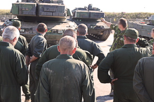 Швеція передала Україні десять танків Stridsvagn 122