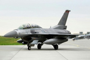 Після падіння російських дронів до Румунії зі США прибули додаткові винищувачі F-16