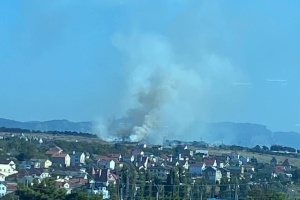 У Севастополі сильний дим - росіяни кажуть про пожежу через «займання сухої трави»