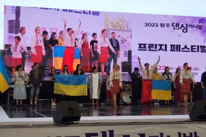 На фестивалі в Південній Кореї відбувся концерт української громади та передача гумдопомоги
