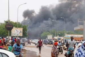 Посол Франції залишив Нігер на тлі протистояння з хунтою