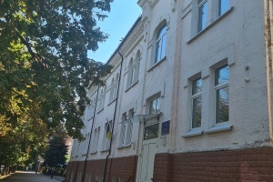 Російський ракетний обстріл пошкодив пам’ятку архітектури «Будинок школи сліпих» у Чернігові