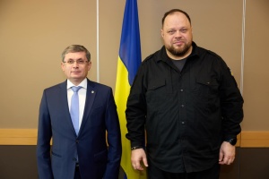 Presidentes de Parlamentos de Ucrania y Moldavia discuten la Fórmula de la Paz 