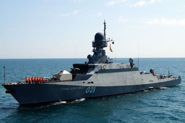 Russia keeps three warships off Crimea coast - Navy