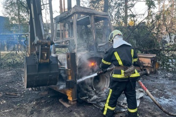 Rocket attack in Kyiv region: commercial establishment and cars damaged, debris falls near railroad tracks