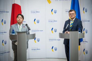 林日本外相、ウクライナへの大型変圧設備２基とトラック２４台の供与を発表